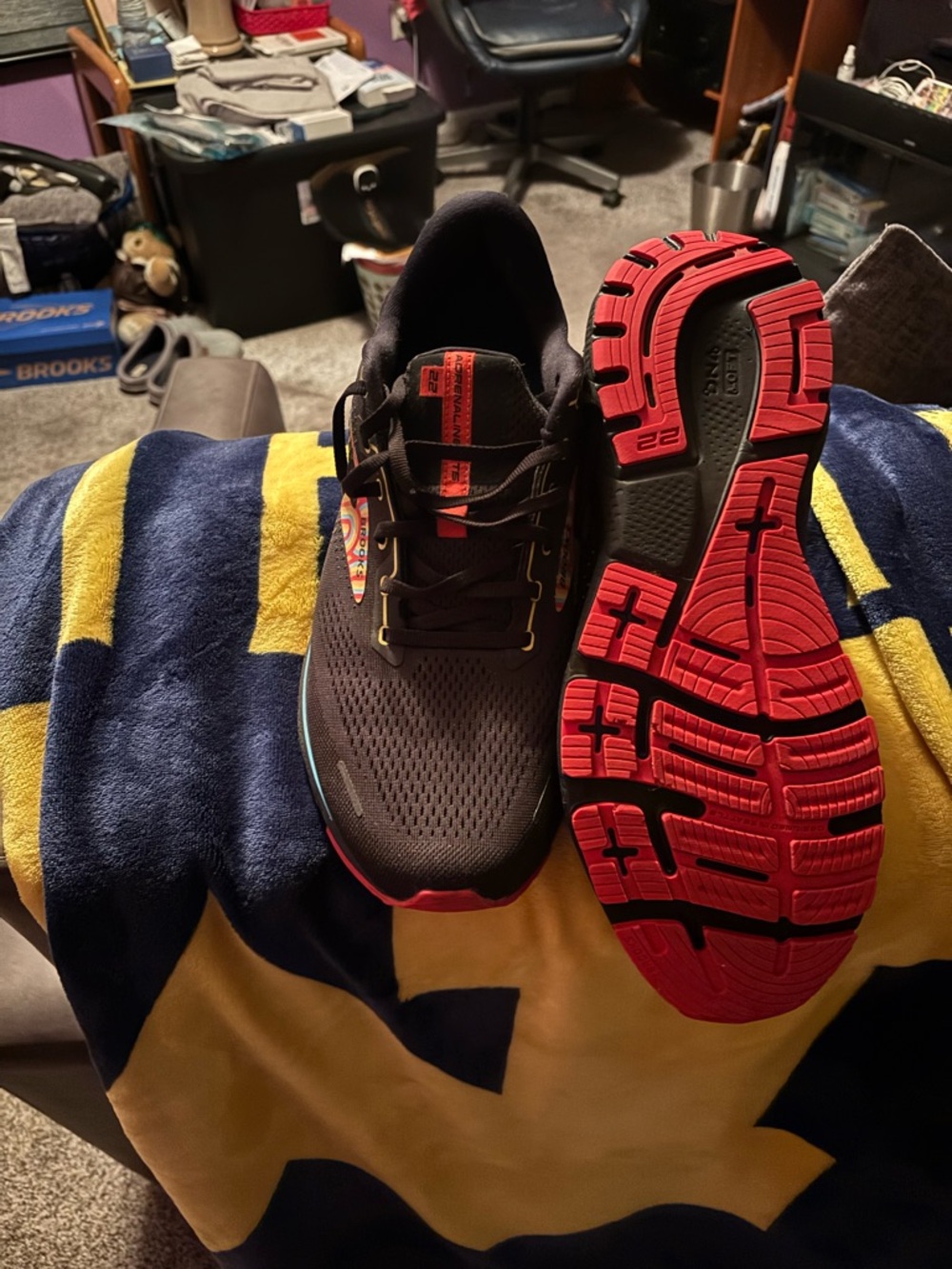 Brooks Men's Black and Red Athletic Running Shoes